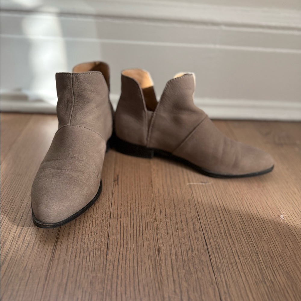 Lucky Brand Women’s Taupe Chukka Boots